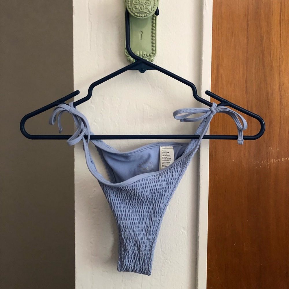 Tie Hollister cheeky bikini bottom